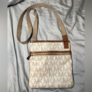 Michael Kors - Jet Set Crossbody Monogram Logo Side Purse Bag - White & Brown